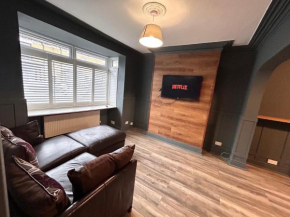 Beautiful 4 bedroom property with 5G WI-FI and smart tv